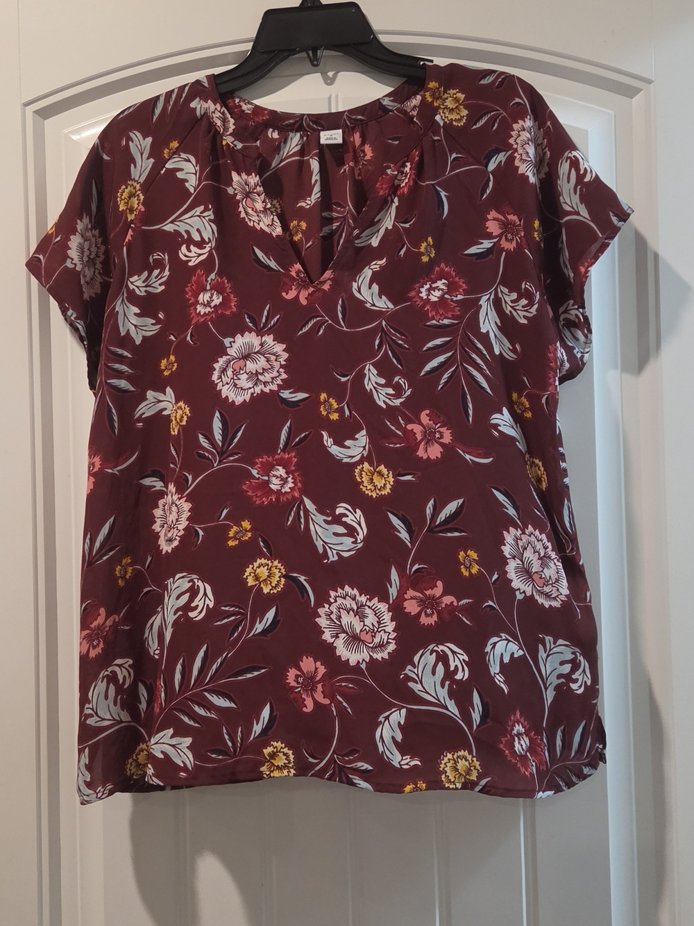 Old Navy Burgundy Floral V-Neck Short Sleeve Blouse